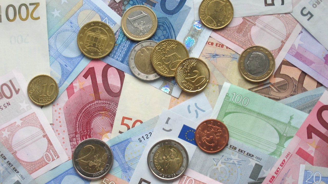 Euro w dalszym ciągu tanieje Osłabienie europejskiej waluty