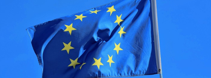 Jak brokerzy z UE próbują przetrwać na rynku Flaga Unii Europejskiej