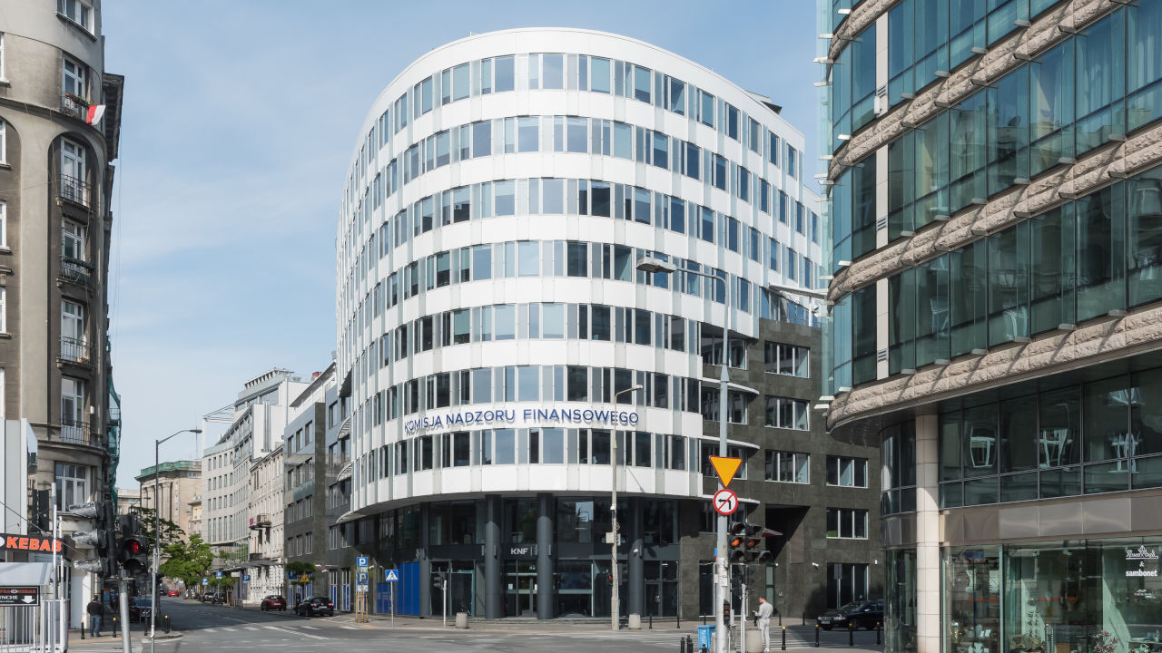KNF cofnęła licencję spółce Conotoxia – Firma odwołuje się od decyzji budynek komisji nadzoru finansowego na pięknej w warszawie