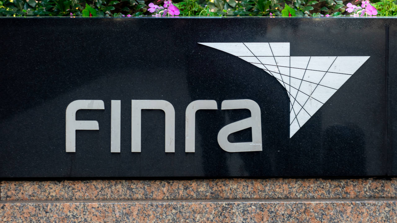 FINRA nakłada karę na Merrill Lynch finra usa