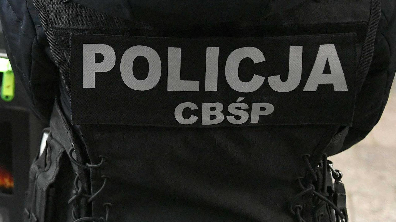 7 osób zatrzymanych w sprawie wyłudzania podatku VAT cbśp zatrzymało 7 osób z piramidy vatowskiej