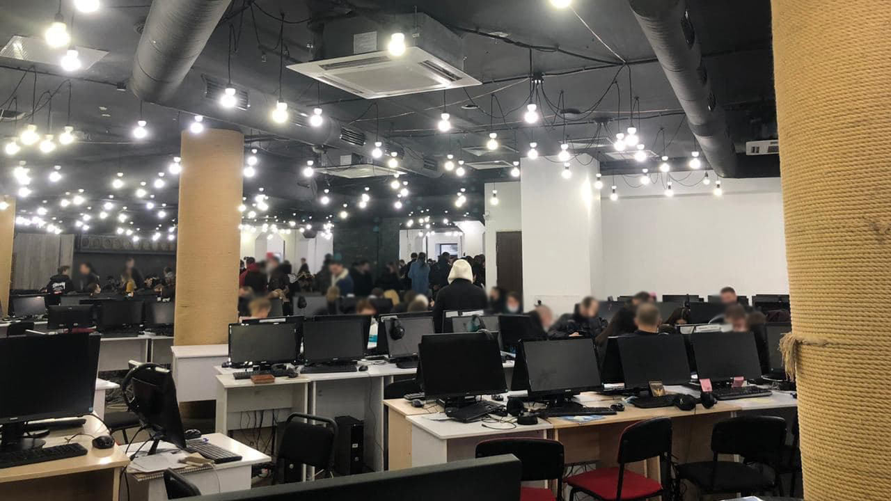 W Kijowie rozbito sieć kotłowni zatrudniającą 1000 oszustów ukraińska policja zlikwidowała forexowe oszustwo