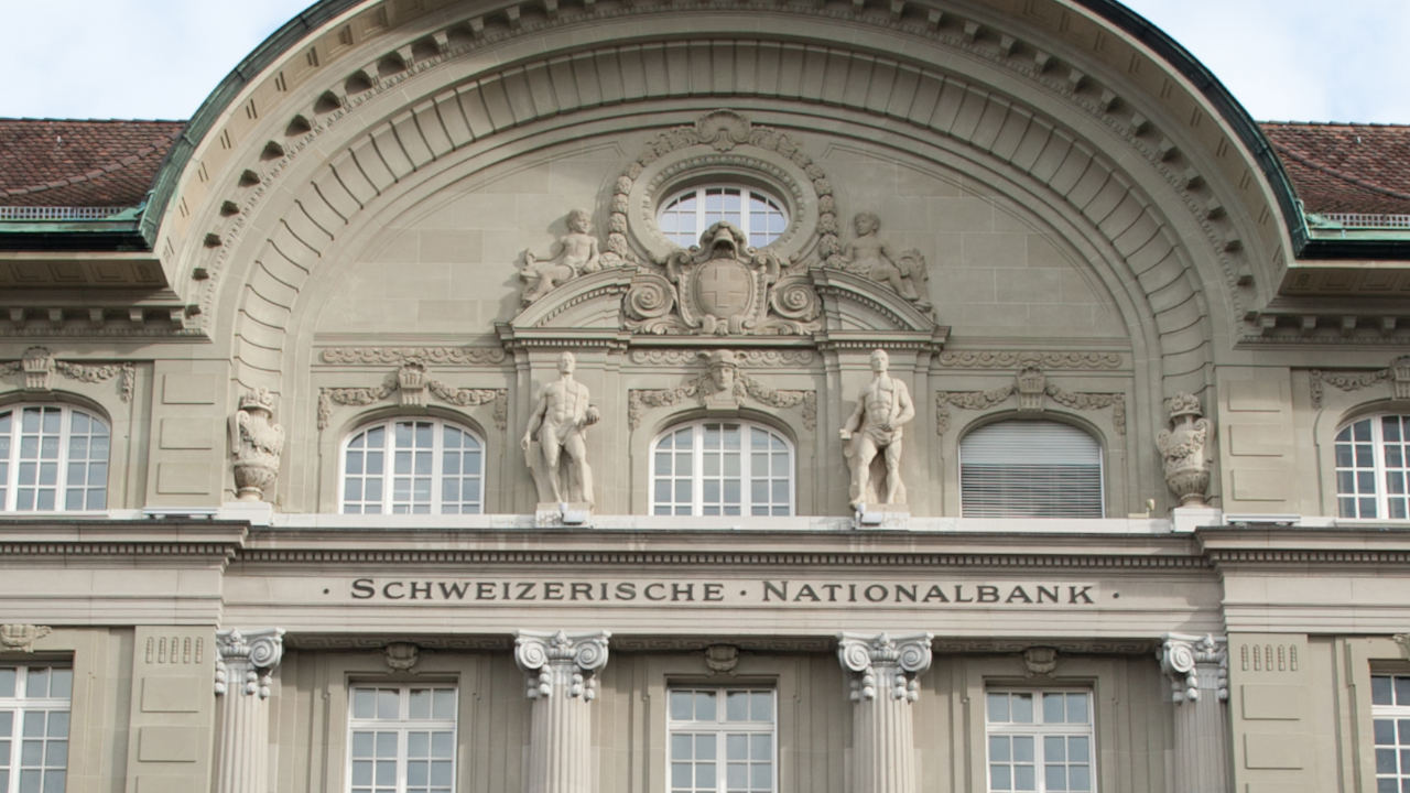 Łatka manipulatora walutowego nie zrazi Szwajcarskiego Banku Narodowego centralny bank szwajcarii z łatką manipulatora forex