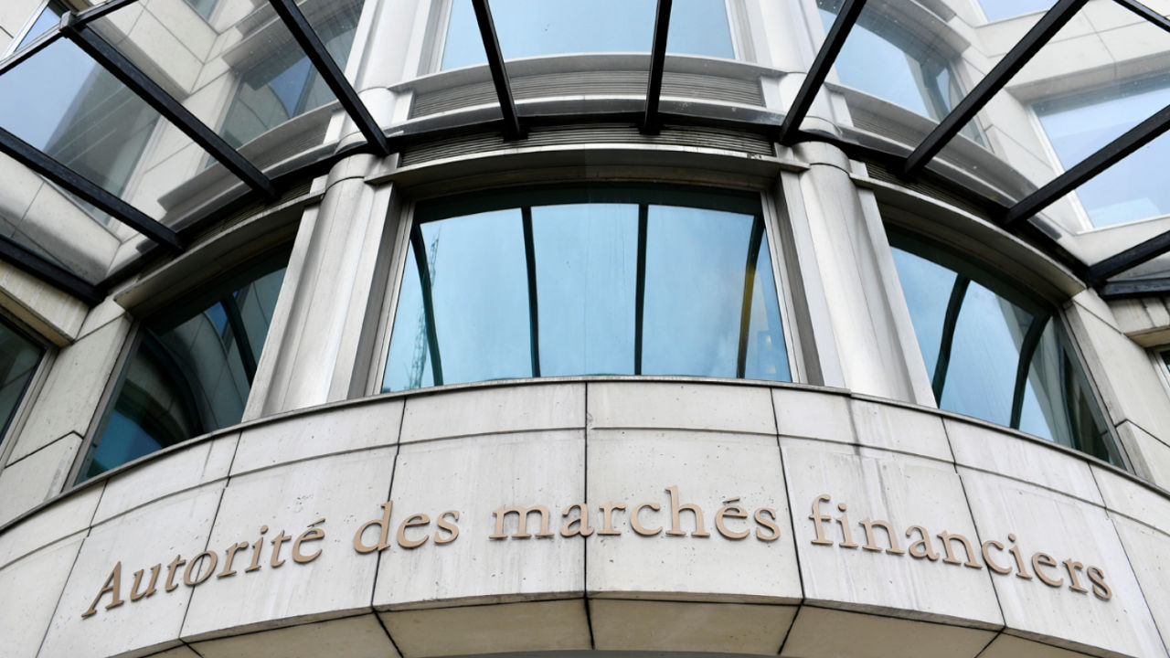 15% Francuzów padło ofiarą oszustw finansowych w 2023 roku francuskie amf zaostrza współpracę z policją