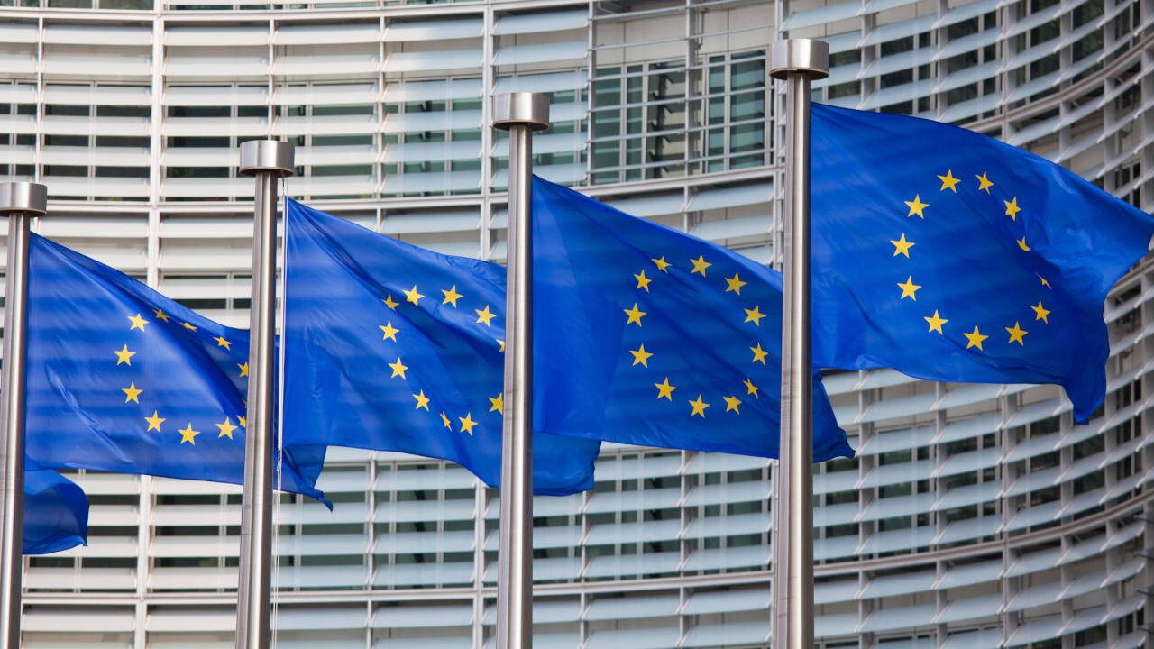 Organy unijne nakładają 6,45 mln EUR kary na ICAP UE flaga