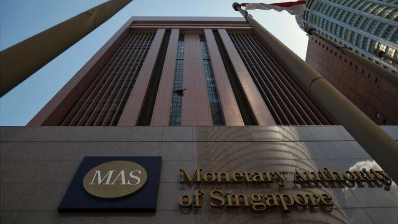 Singapurski regulator nakłada 10-letni zakaz działalności na oszusta regulator singapuru nakłada karę na oszusta