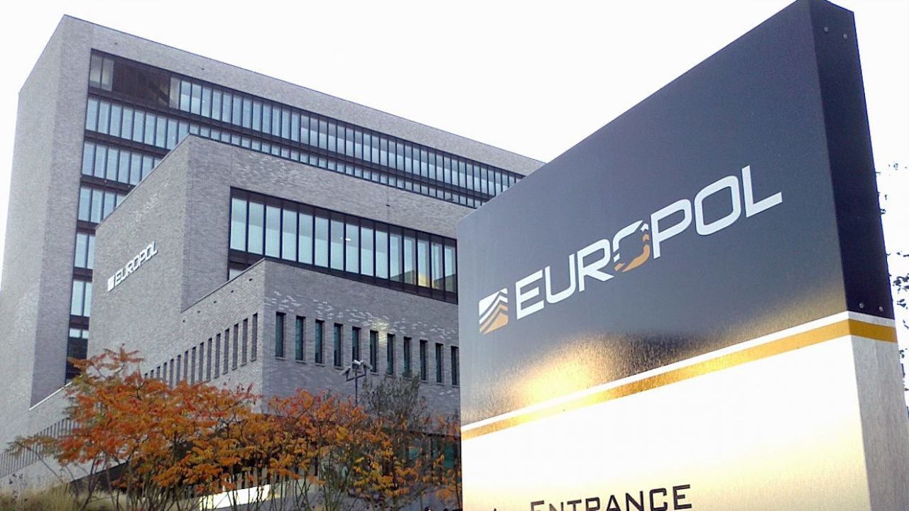 Europol rozbija sieć mułów pieniężnych. Zatrzymano 1800 osób europol rozbija sieć mułów pieniężnych aresztując 1803 osoby - budynek europolu