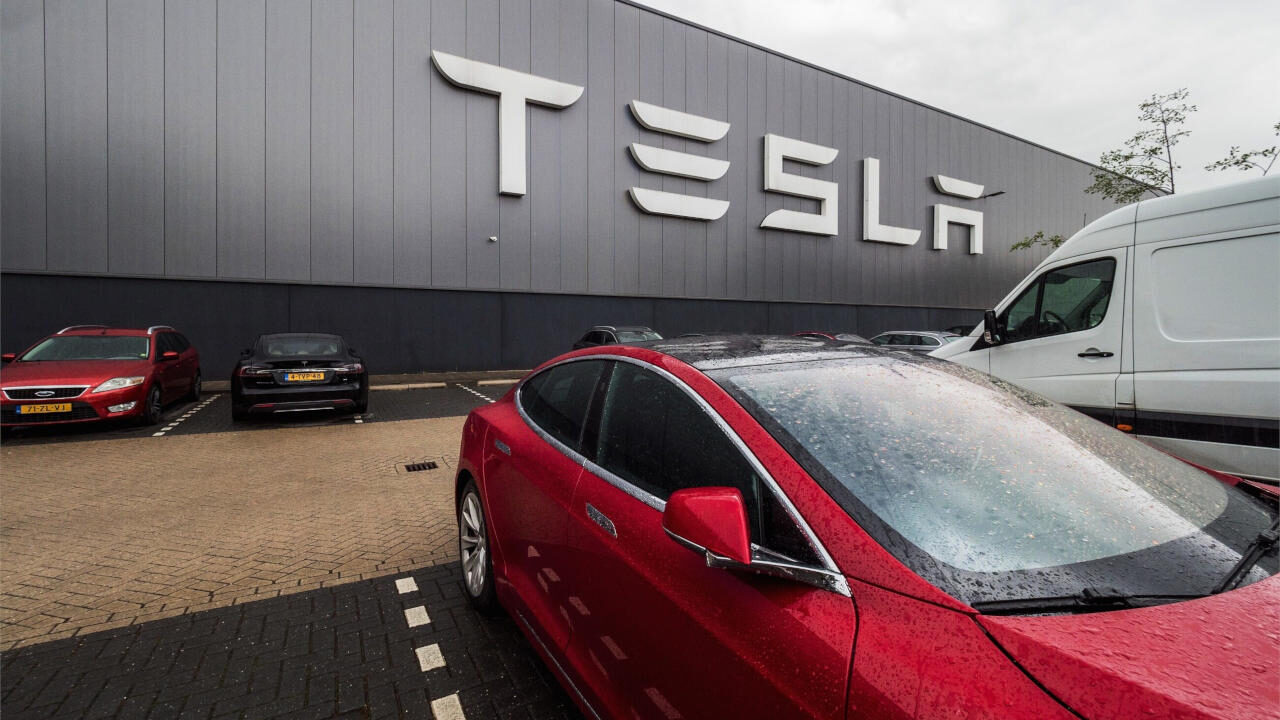 JP Morgan is suing Tesla for $162 miln