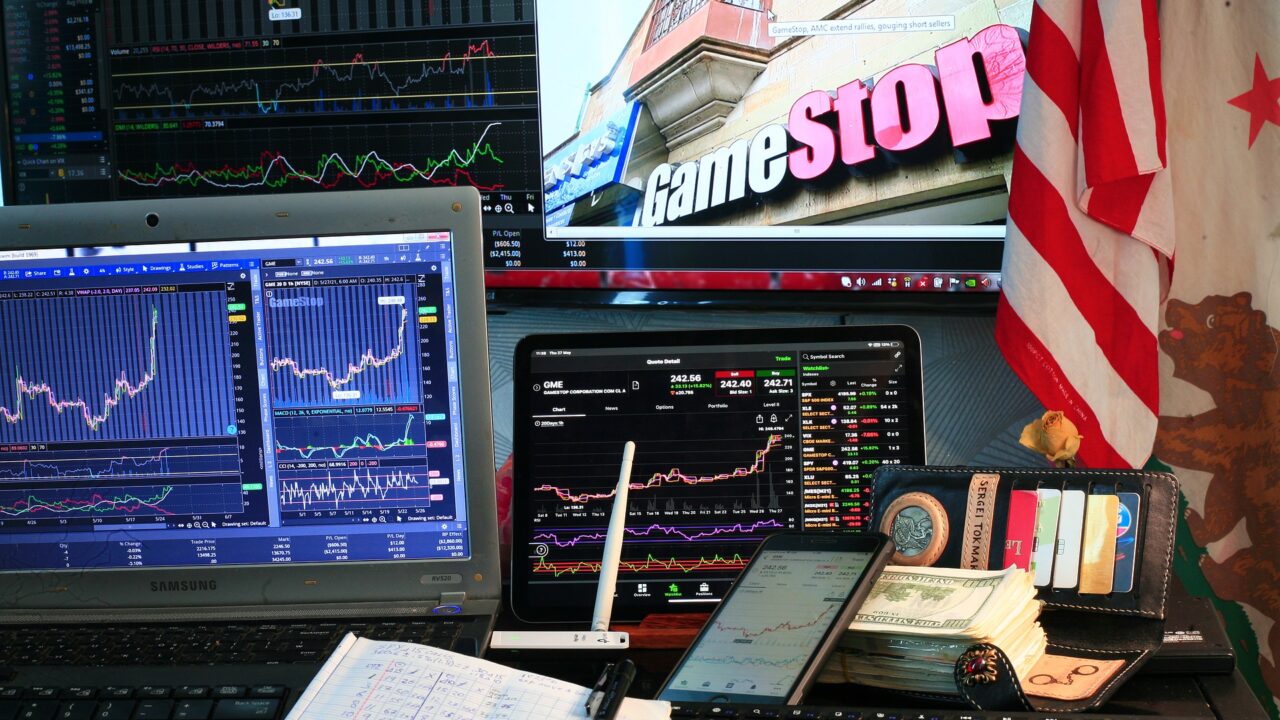 Co dalej z meme stocks? gamestop short squeeze
