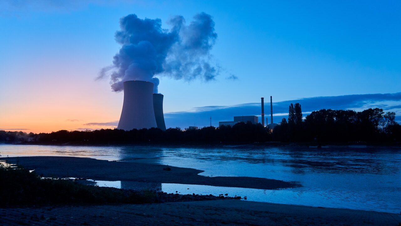 The shelling of the Ukrainian nuclear power plant increases the pressure on the financial markets