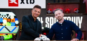 xtb nawiązał partnerstwo z kanałem sportowym - na zdjęciu mateusz borek i szymański